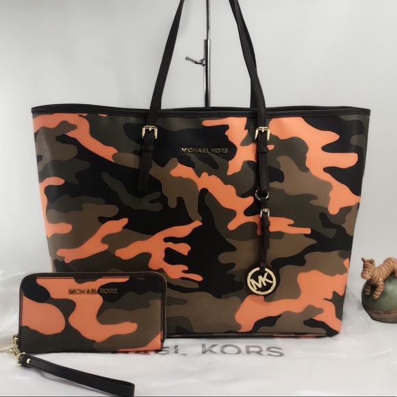 Michael Kors Handbags - Michael Kors Camo Tote Set